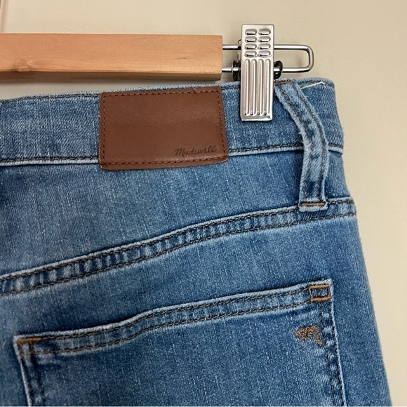 MADEWELL 10" High-Rise Skinny Crop Jeans in Welling Wash: Summerweight Edition - Picture 7 of 12